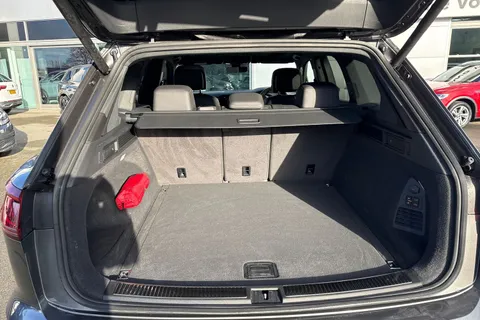 7 of 50 for Volkswagen Touareg 3.0 V6 TDI 4Motion 286 black Edition 5dr Tip Auto | Tow Bar | Heated Seats