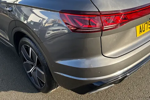 8 of 50 for Volkswagen Touareg 3.0 V6 TDI 4Motion 286 black Edition 5dr Tip Auto | Tow Bar | Heated Seats