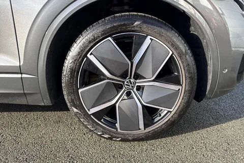 10 of 50 for Volkswagen Touareg 3.0 V6 TDI 4Motion 286 black Edition 5dr Tip Auto | Tow Bar | Heated Seats