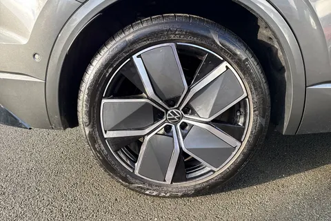 11 of 50 for Volkswagen Touareg 3.0 V6 TDI 4Motion 286 black Edition 5dr Tip Auto | Tow Bar | Heated Seats