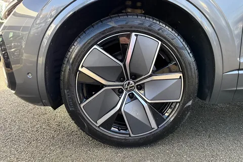 13 of 50 for Volkswagen Touareg 3.0 V6 TDI 4Motion 286 black Edition 5dr Tip Auto | Tow Bar | Heated Seats