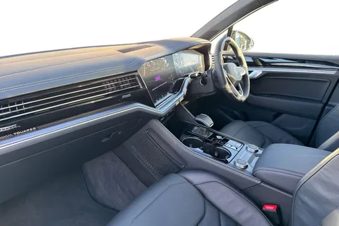 15 of 50 for Volkswagen Touareg 3.0 V6 TDI 4Motion 286 black Edition 5dr Tip Auto | Tow Bar | Heated Seats
