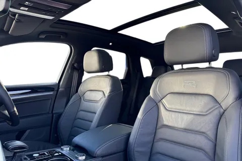 16 of 50 for Volkswagen Touareg 3.0 V6 TDI 4Motion 286 black Edition 5dr Tip Auto | Tow Bar | Heated Seats