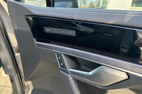 21 of 50 for Volkswagen Touareg 3.0 V6 TDI 4Motion 286 black Edition 5dr Tip Auto | Tow Bar | Heated Seats