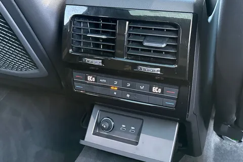 40 of 50 for Volkswagen Touareg 3.0 V6 TDI 4Motion 286 black Edition 5dr Tip Auto | Tow Bar | Heated Seats