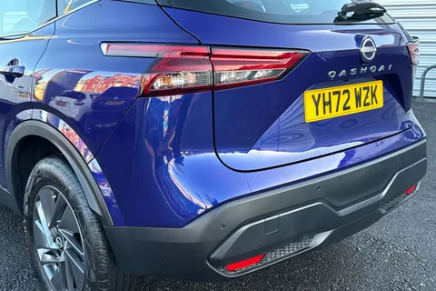 YH72WZK Nissan Qashqai 1.3 DIG-T MHEV Acenta Premium XTRON Euro 6 (s/s) 5dr Thumbnail #8