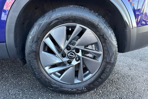 YH72WZK Nissan Qashqai 1.3 DIG-T MHEV Acenta Premium XTRON Euro 6 (s/s) 5dr Thumbnail #11