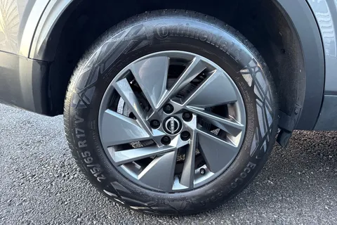 YH72OYK Nissan Qashqai 1.3 DIG-T MHEV Acenta Premium XTRON Euro 6 (s/s) 5dr Thumbnail #7