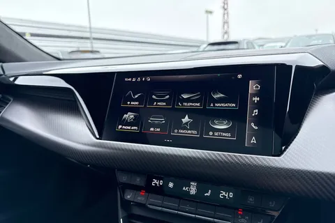 KR71NFT Audi e-tron GT 93.4kWh Vorsprung Auto quattro 4dr Thumbnail #37