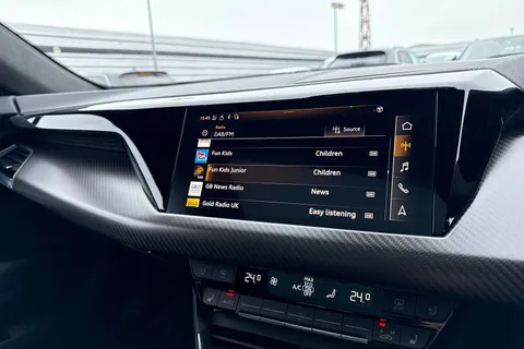 KR71NFT Audi e-tron GT 93.4kWh Vorsprung Auto quattro 4dr Thumbnail #38