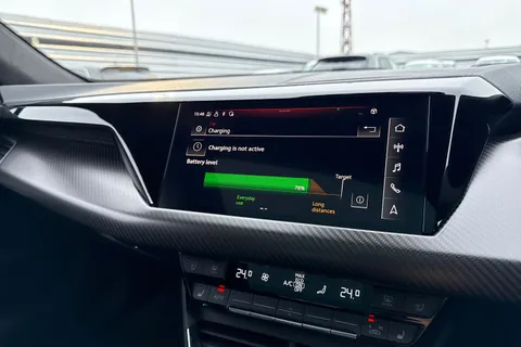 KR71NFT Audi e-tron GT 93.4kWh Vorsprung Auto quattro 4dr Thumbnail #48