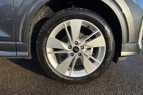 9 of 65 for Audi Q2 1.5 TFSI CoD 35 S line Euro 6 (s/s) 5dr