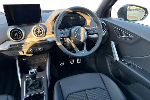 17 of 65 for Audi Q2 1.5 TFSI CoD 35 S line Euro 6 (s/s) 5dr