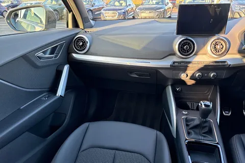 19 of 65 for Audi Q2 1.5 TFSI CoD 35 S line Euro 6 (s/s) 5dr