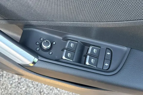 20 of 65 for Audi Q2 1.5 TFSI CoD 35 S line Euro 6 (s/s) 5dr