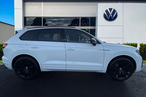 VU70AXD Volkswagen Touareg 3.0 V6 TDI 4Motion Black Edition 5dr Tip Auto Thumbnail #3