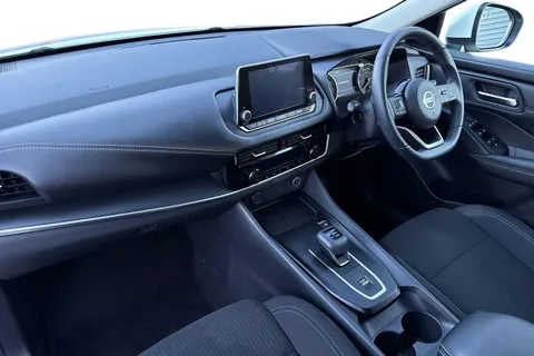 DV22NXX Nissan Qashqai 1.3 DIG-T MHEV Acenta Premium XTRON Euro 6 (s/s) 5dr Thumbnail #9