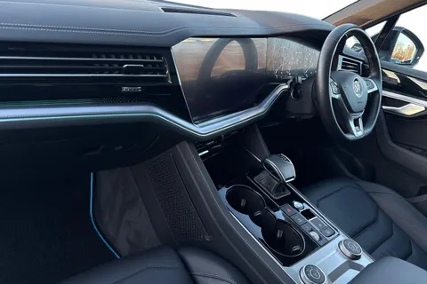 VU70AXD Volkswagen Touareg 3.0 V6 TDI 4Motion Black Edition 5dr Tip Auto Thumbnail #8