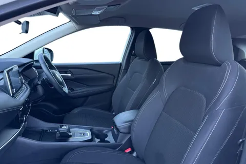 DV22NXX Nissan Qashqai 1.3 DIG-T MHEV Acenta Premium XTRON Euro 6 (s/s) 5dr Thumbnail #11