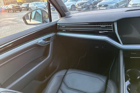 VU70AXD Volkswagen Touareg 3.0 V6 TDI 4Motion Black Edition 5dr Tip Auto Thumbnail #14