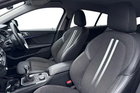 YB69FTT BMW 1 Series 116d Sport 5dr Thumbnail #16