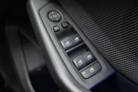 YB69FTT BMW 1 Series 116d Sport 5dr Thumbnail #36