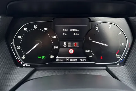 YB69FTT BMW 1 Series 116d Sport 5dr Thumbnail #42