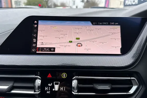 YB69FTT BMW 1 Series 116d Sport 5dr Thumbnail #46