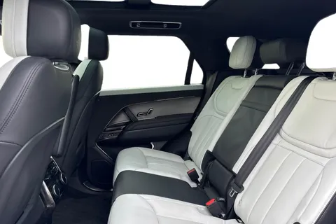 4 of 51 for Land Rover Range Rover Sport 3.0 D300 Dynamic SE 5dr