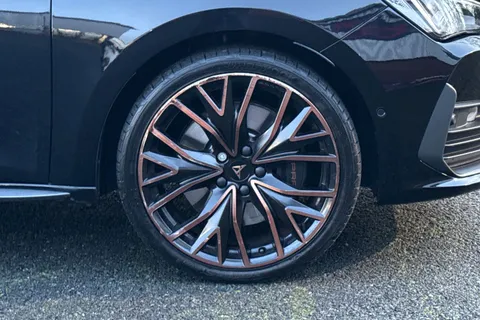 KN74NHC CUPRA Leon 1.4 eHybrid 12.8kWh VZ2 Design Edition DSG Euro 6 (s/s) 5dr Thumbnail #7