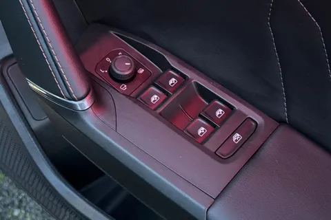 18 of 53 for CUPRA Leon 1.4 eHybrid 12.8kWh VZ2 Design Edition DSG Euro 6 (s/s) 5dr