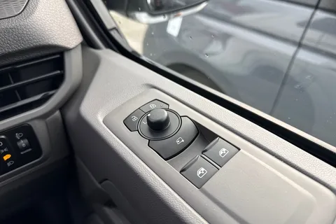 PJ75WBV Volkswagen Transporter T28 Panel Van Commerce Pro SWB 110 PS 2.0 TDI 6sp Manual Thumbnail #20