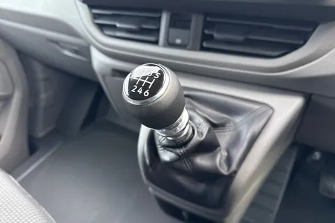 PJ75WBV Volkswagen Transporter T28 Panel Van Commerce Pro SWB 110 PS 2.0 TDI 6sp Manual Thumbnail #22