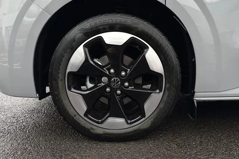 BT75EVH Volkswagen Transporter 2.0 TDI 150 Commerce Pro Van Auto Thumbnail #10