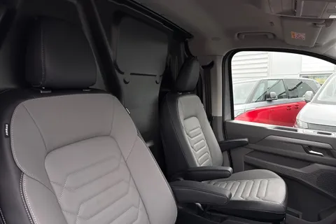 BT75EOV Volkswagen Transporter 2.0 TDI 150 Commerce Pro Van Auto Thumbnail #23