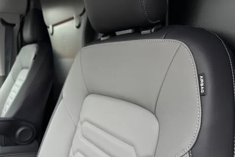 BT75EVL Volkswagen Transporter 2.0 TDI 150 Commerce Pro Van Auto Thumbnail #18