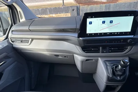 PJ75YDH Volkswagen Transporter T28 Panel Van Commerce Pro SWB 110 PS 2.0 TDI 6sp Manual Thumbnail #19