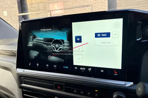 PJ75YDH Volkswagen Transporter T28 Panel Van Commerce Pro SWB 110 PS 2.0 TDI 6sp Manual Thumbnail #21