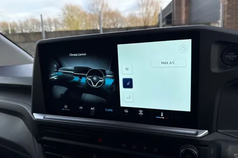 PN25OXZ Volkswagen Transporter T28 Commerce Plus SWB 150 PS 2.0 TDI 6sp Manual Thumbnail #21