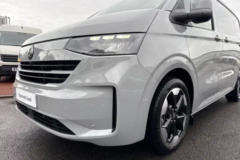 BT75EVK Volkswagen Transporter 2.0 TDI 150 Commerce Pro Van Auto Thumbnail #24