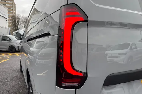 BT75EVK Volkswagen Transporter 2.0 TDI 150 Commerce Pro Van Auto Thumbnail #26