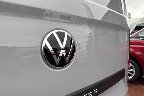 BT75EVH Volkswagen Transporter 2.0 TDI 150 Commerce Pro Van Auto Thumbnail #30