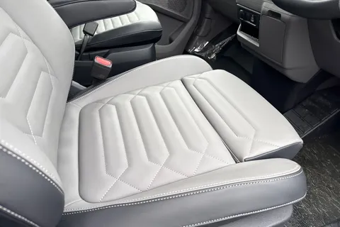 BT75EOV Volkswagen Transporter 2.0 TDI 150 Commerce Pro Van Auto Thumbnail #39