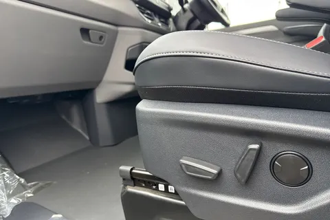 BT75EOV Volkswagen Transporter 2.0 TDI 150 Commerce Pro Van Auto Thumbnail #41