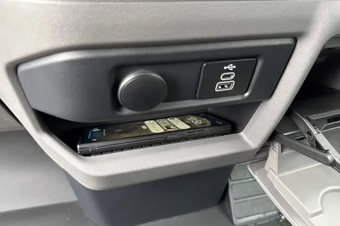 BT75EVK Volkswagen Transporter 2.0 TDI 150 Commerce Pro Van Auto Thumbnail #45