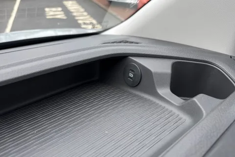 BT75EOV Volkswagen Transporter 2.0 TDI 150 Commerce Pro Van Auto Thumbnail #58