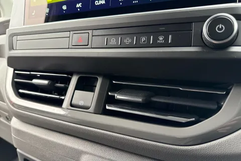 BT75EVK Volkswagen Transporter 2.0 TDI 150 Commerce Pro Van Auto Thumbnail #57