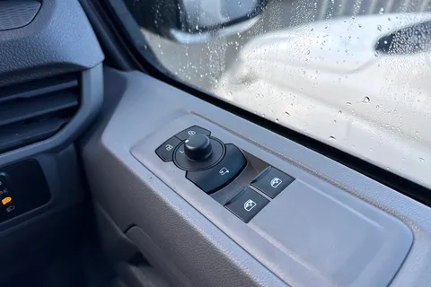 PF75AUV Volkswagen Transporter T30 Panel Van Commerce Pro SWB 170 PS 2.0 TDI 8sp Automatic Thumbnail #20