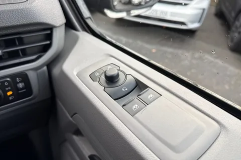 PJ75ELV Volkswagen Transporter T28 Panel Van Commerce Pro SWB 110 PS 2.0 TDI 6sp Manual Thumbnail #20