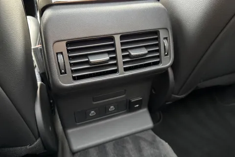  Land Rover Range Rover Velar 2.0 D200 MHEV Dynamic SE Auto 4WD Euro 6 (s/s) 5dr Thumbnail #38